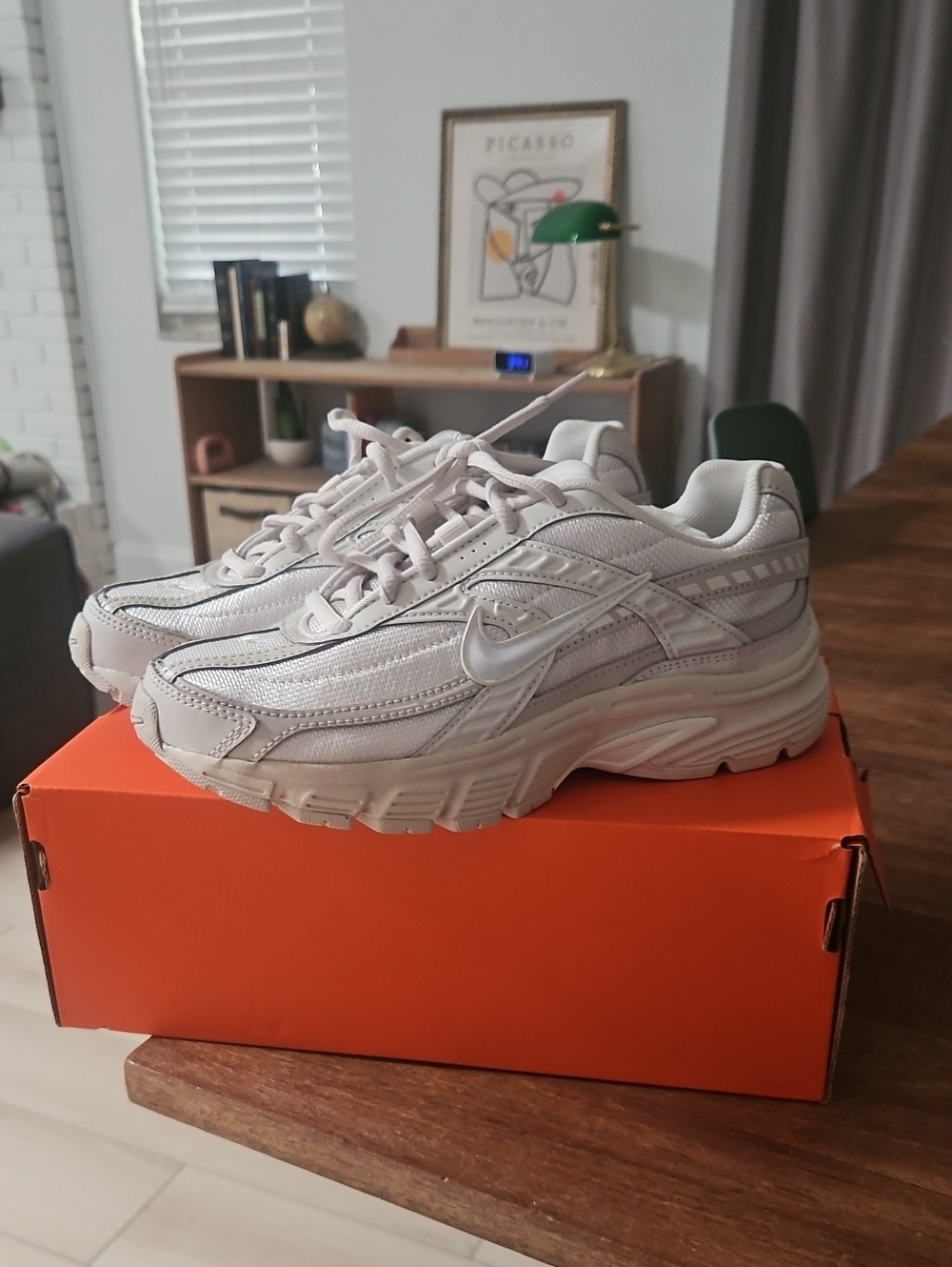 Nike Women's Off-White Mesh and Synthetic Walking Sneakers Size 6